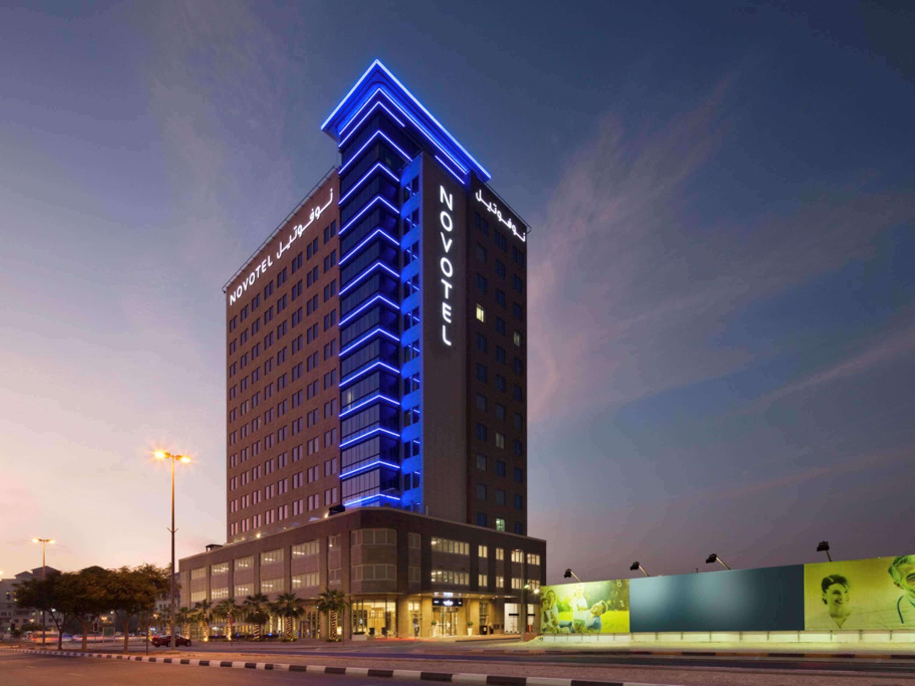 Бур дубай отель. Novotel Дубай 4. Novotel Bur Dubai. Novotel Dubai al Barsha Hotel. Novotel Bur Dubai Hotel Healthcare City 4*.